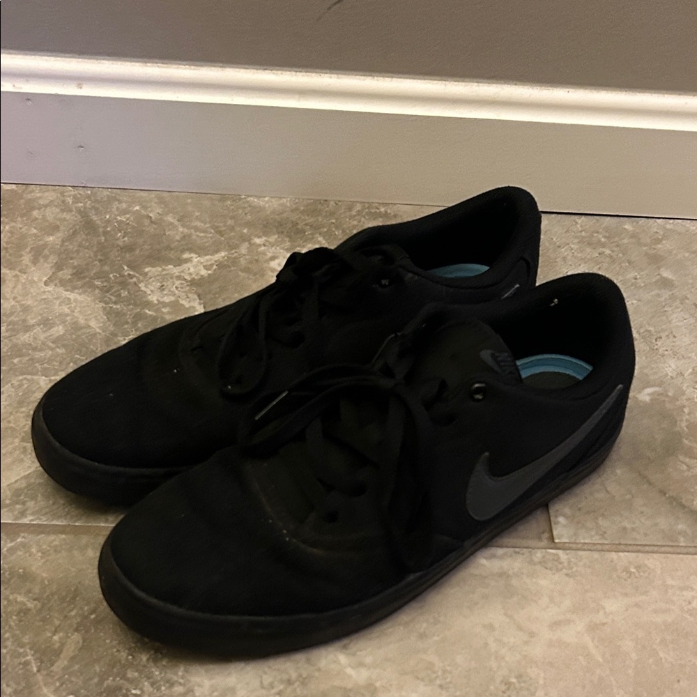 Nike SB Black Size 11